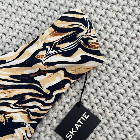 Skatie• ‘Melly’ Bikini Bottom in WEHO - Picture 9 of 11